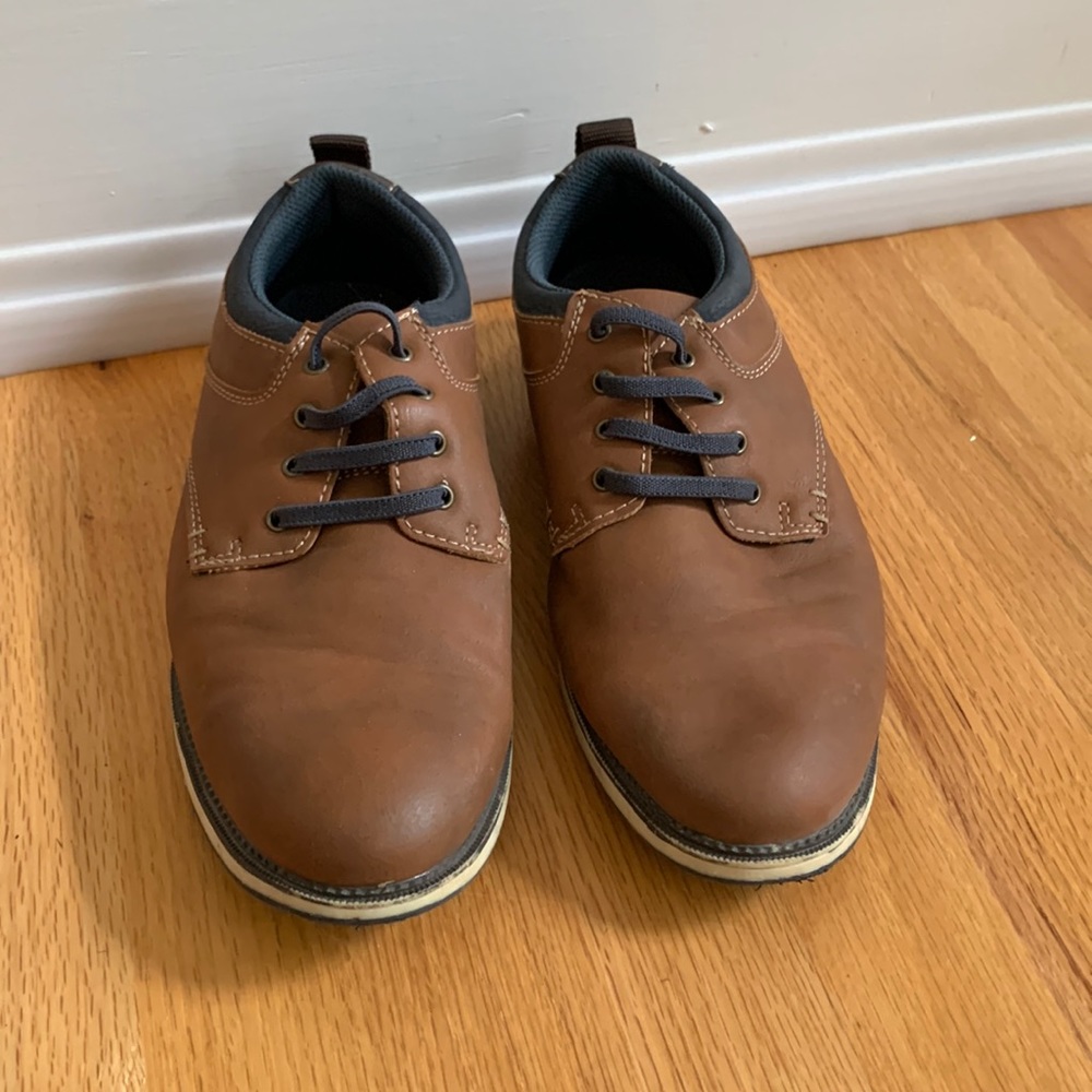Like new Brown dress shoes